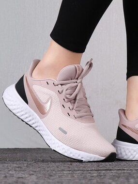 Nike Revolution 5 Women's Barely Rose Pink Lace-Up Low Top Running Shoes Size 7